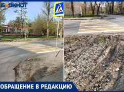 В Волжском на пешеходный переход приходится пробираться через огромные ямы и грязь