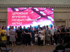 Волжский передал посмертные награды семьям героев СВО
