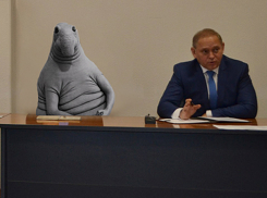 Звезда интернета Ждун в Волжском посидел на планерке с мэром и прокатился на 15-й маршрутке