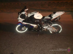 Мотоциклист потерял свою пассажирку в Волжском