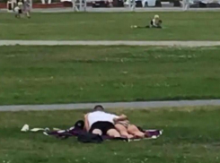 Голая попа на главной площади Волжского смутила прохожих