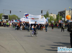 Волжане встретили Первомай в праздничных колоннах