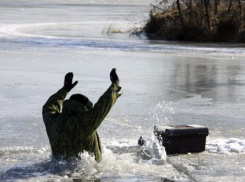 Волжским рыбакам запретили выходить на лед