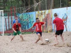 В Волжском завершился турнир по пляжному футболу