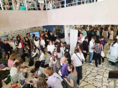 Мы сделаем выбор сами! Молодежная площадка в Волжском привлекла сотни юных горожан