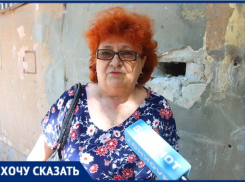 Дверь рубят - стены летят. Сетевой магазин Волжского с треском въезжает в жилой дом, который дышит на ладан.