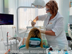 Только в июле лечение десен и чистка зубов всего за 2500 рублей