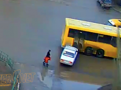 Гарри Поттер за рулем «ВАЗа» пытался проскочить сквозь автобус в Волжском