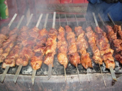 Под Волгоградом во время отдыха мужчина насмерть подавился шашлыком