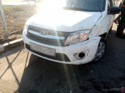 В тройном ДТП в Волжском пострадали два человека