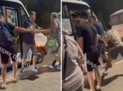 В Волжском водитель маршрутки отказался возвращать пассажирам деньги за неоконченную поездку