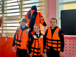 Волжских кадетов научили спасать людей на зимней воде