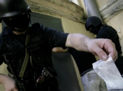 Экс-полицейский пойдет под суд за покупку героина в Волжском