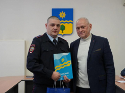 Глава Волжского поблагодарил полицейских за оперативную работу