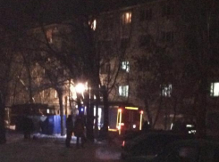 Очевидцы сняли на телефон пожар, в котором погиб 17-летний волжанин