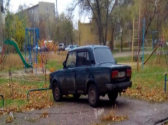 Волжанин пожаловался на автохама, установившего ограждение