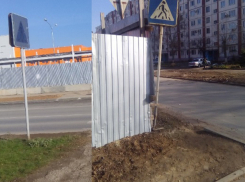 Отсутствие разметки и плохая видимость пешеходного перехода создали затруднения на дороге в Волжском 