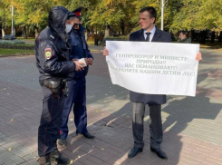 «Нам отрезают легкие!»: одиночные пикеты в поддержку Волга-Ахтубинской поймы проходят по всей России