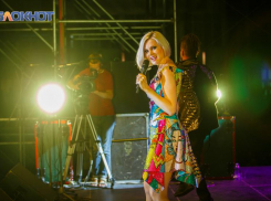 «Старенькая песня пожилой певицы»: все, что вы пропустили на День города Волжского в одном видео