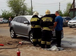 Водитель чудом успел выскочить из загоревшейся «Мазды» в Волжском  