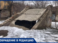 Смертельная ловушка расположилась во дворе в Волжском: видео