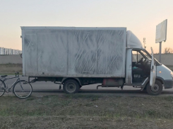В Волжском мужчина на Газели сбил пожилого велосипедиста: подробности ДТП