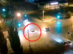 Столкновением на «встречке» закончился неуправляемый занос автомобиля в Волжском