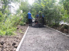 Мэрия Волжского решила восстановить тротуары за 4,5 миллионов рублей