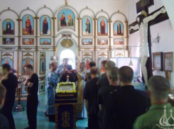 В Волжской колонии покрестили заключенных