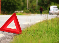 19-летний водитель на Daewoo въехал в припаркованный грузовик в Волжском