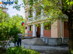 Детская площадка за 6 миллионов: в Волжском будут судить директора фирмы за хищение и «откат» чиновнику