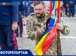 Волжане в День памяти и скорби возложили цветы к братской могиле