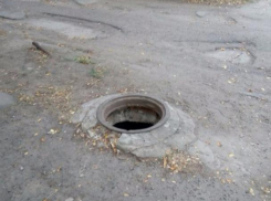 Открытый канализационный люк угрожает жизням волжан