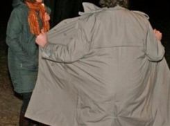 В Волжском появился престарелый эксгибиционист