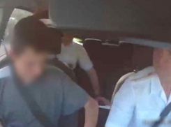 Подросток поджог одну машину и попытался угнать другую в Волжском