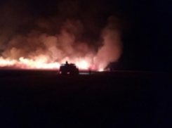 Заброшенный дом стал причиной крупного пожара в Ленинске