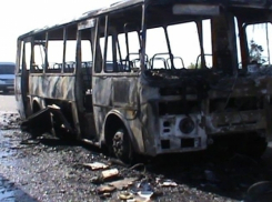 На волгоградской трассе дотла выгорел автобус 