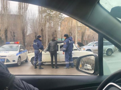 Любитель тонировки устроил «шоу» на дороге Волжского