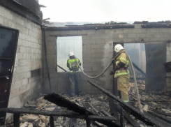 Пять пожаров под Волжским уничтожили частную собственность