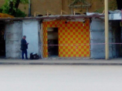 Самовольно установленный киоск AiK снесли на Управлении в Волжском 