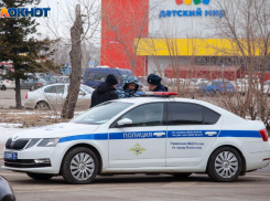 Близ Волжского сбили мужчину переходящего дорогу в неположенном месте 