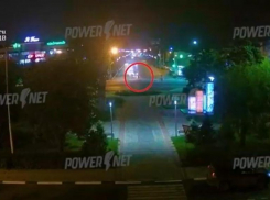 Авто сбило пешехода на дороге в Волжском: видео