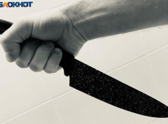 38-летнего мужчину порезали у общежития в Волжском