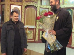 В Волжском Императорскую медаль вручили настоятелю храма Патриарха Тихона 