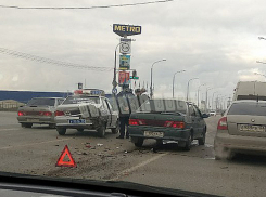 Кто молодец? Я молодец! - молодой водитель на «пятнашке» протаранил наряд ДПС в Волжском 