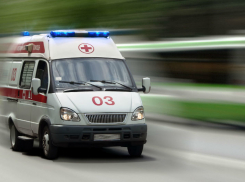 На севере Волгограда автолюбитель сбил пенсионерку с младенцем на руках