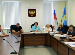 Депутатская комиссия обсудила нарушения общеобразовательных учреждений