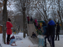 Юных волжан порадовали новой горкой в парке «ВГС»