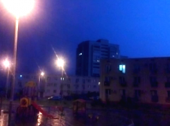 На Волжский обрушился сильный и масштабный ливень