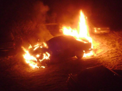 На трассе под Волгоградом иномарка вылетела в кювет и загорелась